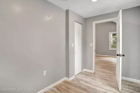 Entry Way - 334 Dunlap St, Lansing, MI 48910 photo 2 of 3