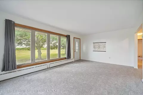 Living - 980 W Buchanan Rd, Ithaca, MI 48847 photo 3 of 3