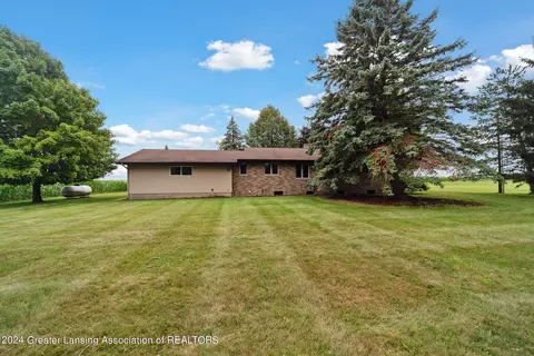 Exterior - 980 W Buchanan Rd, Ithaca, MI 48847 photo 3 of 3