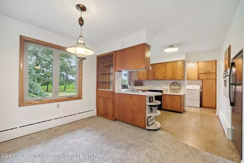 Dining - 980 W Buchanan Rd, Ithaca, MI 48847 photo 3 of 3