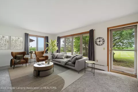 Living - 980 W Buchanan Rd, Ithaca, MI 48847 photo 1 of 3