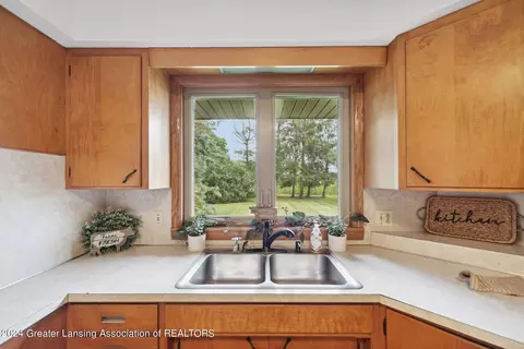 Kitchen - 980 W Buchanan Rd, Ithaca, MI 48847 photo 1 of 3