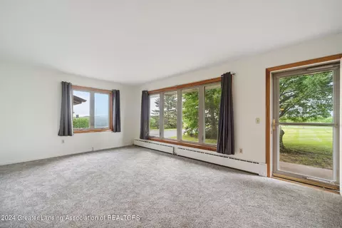 Living - 980 W Buchanan Rd, Ithaca, MI 48847 photo 2 of 3