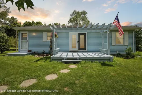 8200 S Clark Rd, Nashville, MI 49073