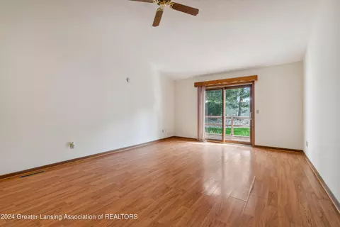 1189 Sunview Dr, Saint Johns, MI 48879 photo 4