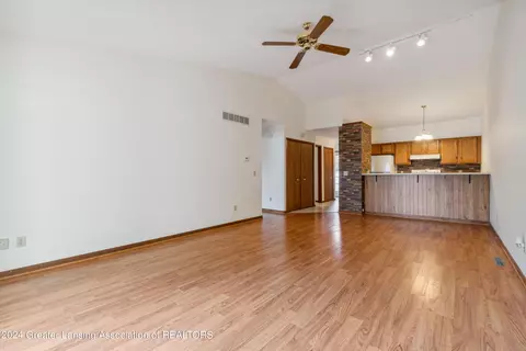 1189 Sunview Dr, Saint Johns, MI 48879 photo 6