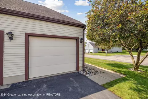 1189 Sunview Dr, Saint Johns, MI 48879 photo 32