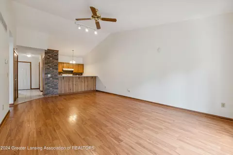 1189 Sunview Dr, Saint Johns, MI 48879 photo 5