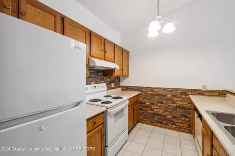 1189 Sunview Dr, Saint Johns, MI 48879 photo 7