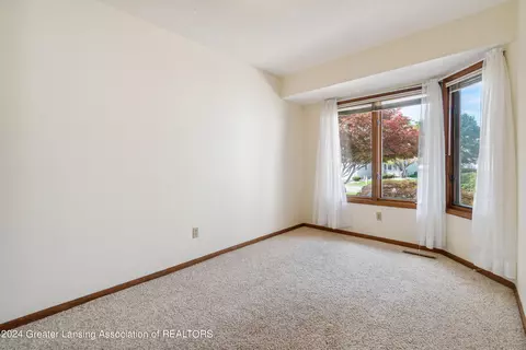 1189 Sunview Dr, Saint Johns, MI 48879 photo 14