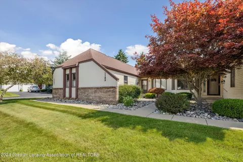 1189 Sunview Dr, Saint Johns, MI 48879