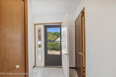 1189 Sunview Dr, Saint Johns, MI 48879 photo 3