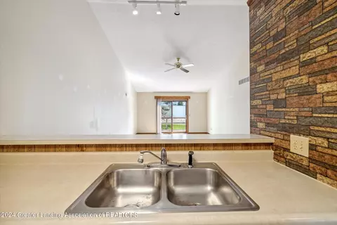 1189 Sunview Dr, Saint Johns, MI 48879 photo 9