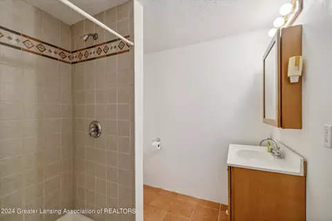 1189 Sunview Dr, Saint Johns, MI 48879 photo 22