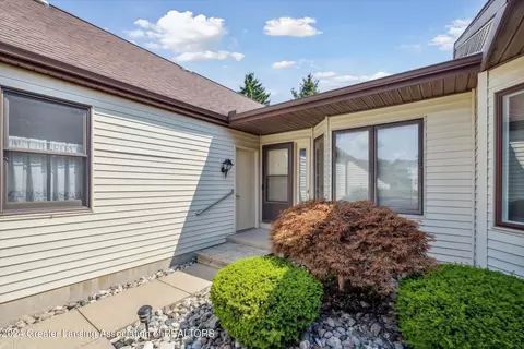 1189 Sunview Dr, Saint Johns, MI 48879 photo 2