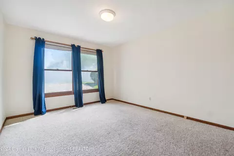 1189 Sunview Dr, Saint Johns, MI 48879 photo 12