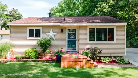 700 Sadie Ct, Lansing, MI 48906