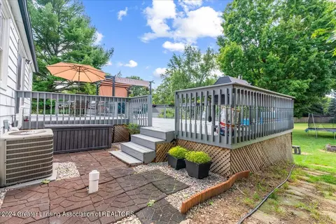 Exterior - 532 E Northrup St, Lansing, MI 48911 photo 4 of 6