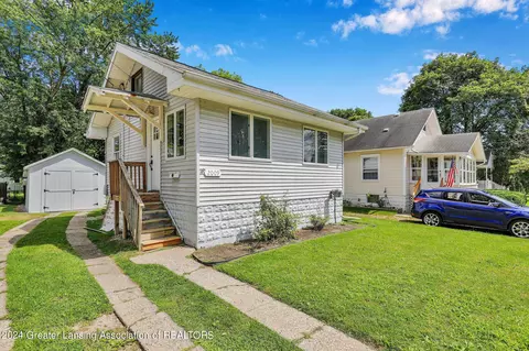 2009 Roberts Ln, Lansing, MI 48910