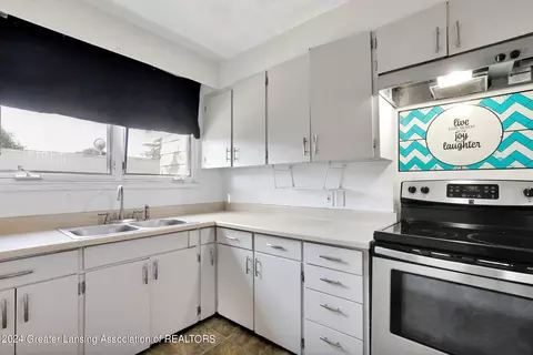 Kitchen - 5682 Edson St, Haslett, MI 48840 photo 1 of 3