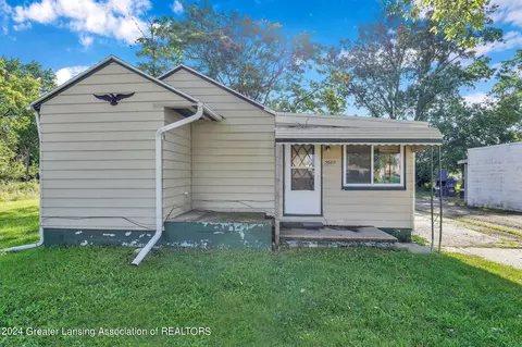 5682 Edson St, Haslett, MI 48840