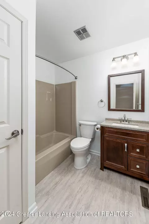 Bath - 5471 Maple Ridge Rd, Haslett, MI 48840 photo 3 of 3
