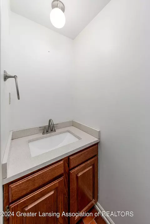 Bath - 5471 Maple Ridge Rd, Haslett, MI 48840 photo 1 of 3