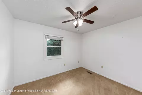 Bedroom - 5471 Maple Ridge Rd, Haslett, MI 48840 photo 2 of 3