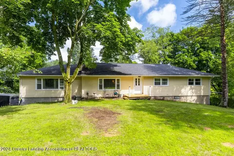 10032 Blackberry Ln, Haslett, MI 48840