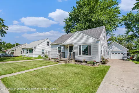 1027 Pennway Dr, Lansing, MI 48910