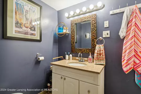 644 E Willard Ave, Lansing, MI 48910 photo 19