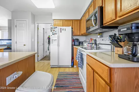 Kitchen - 465 Fox Run Ct, Williamston, MI 48895 photo 5 of 5