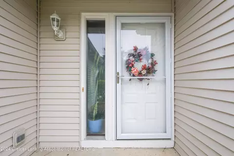 Entry Way - 465 Fox Run Ct, Williamston, MI 48895 photo 1 of 4