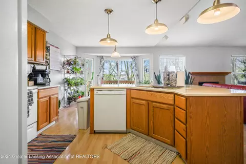 Kitchen - 465 Fox Run Ct, Williamston, MI 48895 photo 2 of 5