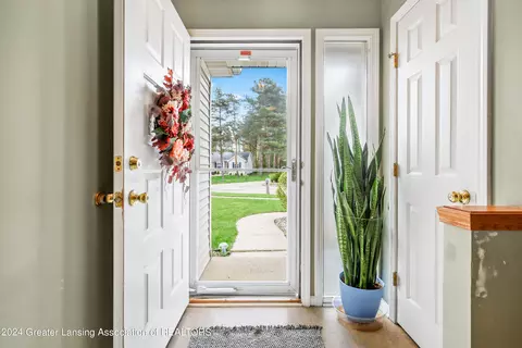 Entry Way - 465 Fox Run Ct, Williamston, MI 48895 photo 2 of 4