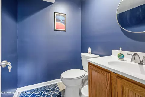 Bath - 465 Fox Run Ct, Williamston, MI 48895 photo 4 of 4