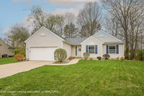 465 Fox Run Ct, Williamston, MI 48895