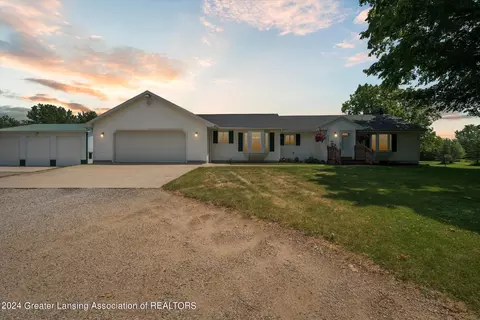 4780 Round Lake Rd, Laingsburg, MI 48848