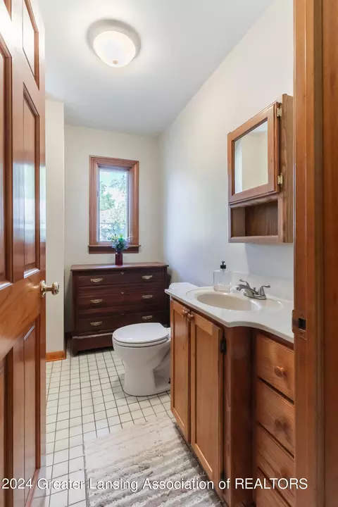 Bath - 505 Maple, Grand Ledge, MI 48837 photo 1 of 2