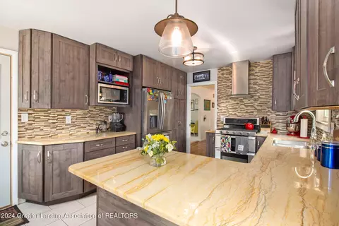 Kitchen - 2131 Bruce Ave, Lansing, MI 48915 photo 2 of 2