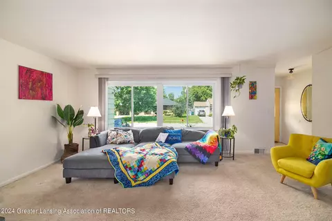 Living - 2131 Bruce Ave, Lansing, MI 48915 photo 3 of 3