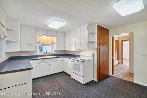 Kitchen - 4817 E Walker Rd, Saint Johns, MI 48879 photo 1 of 3