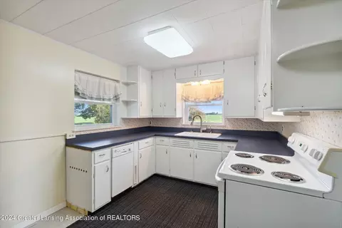 Kitchen - 4817 E Walker Rd, Saint Johns, MI 48879 photo 3 of 3