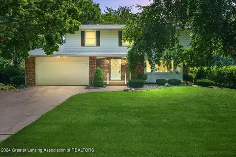 239 Chanticleer Trl, Lansing, MI 48917