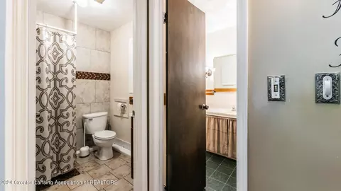 Entry Way - 13282 S Hinman Rd, Eagle, MI 48822 photo 6 of 7