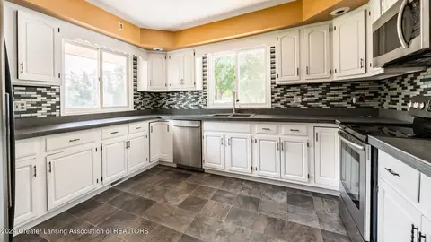 Kitchen - 13282 S Hinman Rd, Eagle, MI 48822 photo 1 of 2