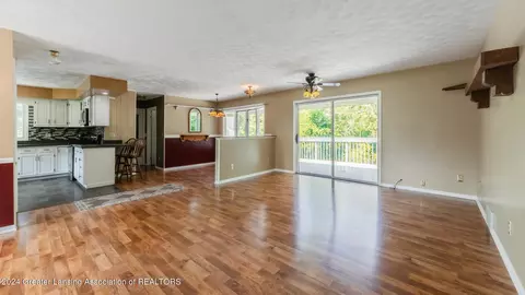 Living - 13282 S Hinman Rd, Eagle, MI 48822 photo 3 of 5