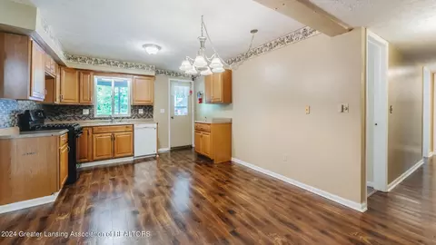 Entry Way - 13282 S Hinman Rd, Eagle, MI 48822 photo 2 of 7