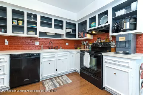 Kitchen - 1208 Alpine Dr, Dewitt, MI 48820 photo 2 of 3
