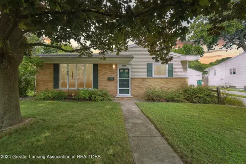 4900 Woodlyn Dr, Lansing, MI 48910